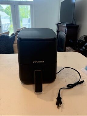Gourmia Black Compact Air Fryer - Countertop Fryer